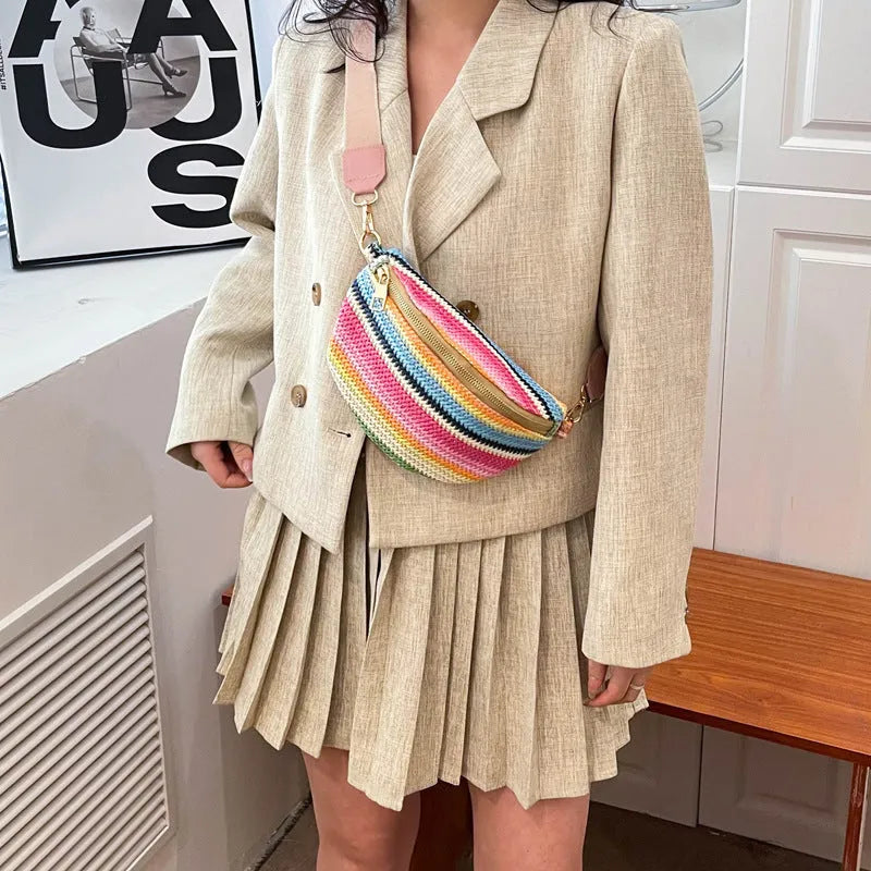 Women's straw woven beach bag with shell shape and single shoulder strap in pink colour option