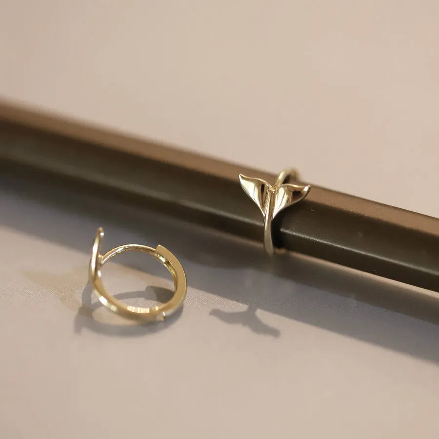 S925 sterling silver fishtail earrings in gold or white gold colour with 8mm diameter