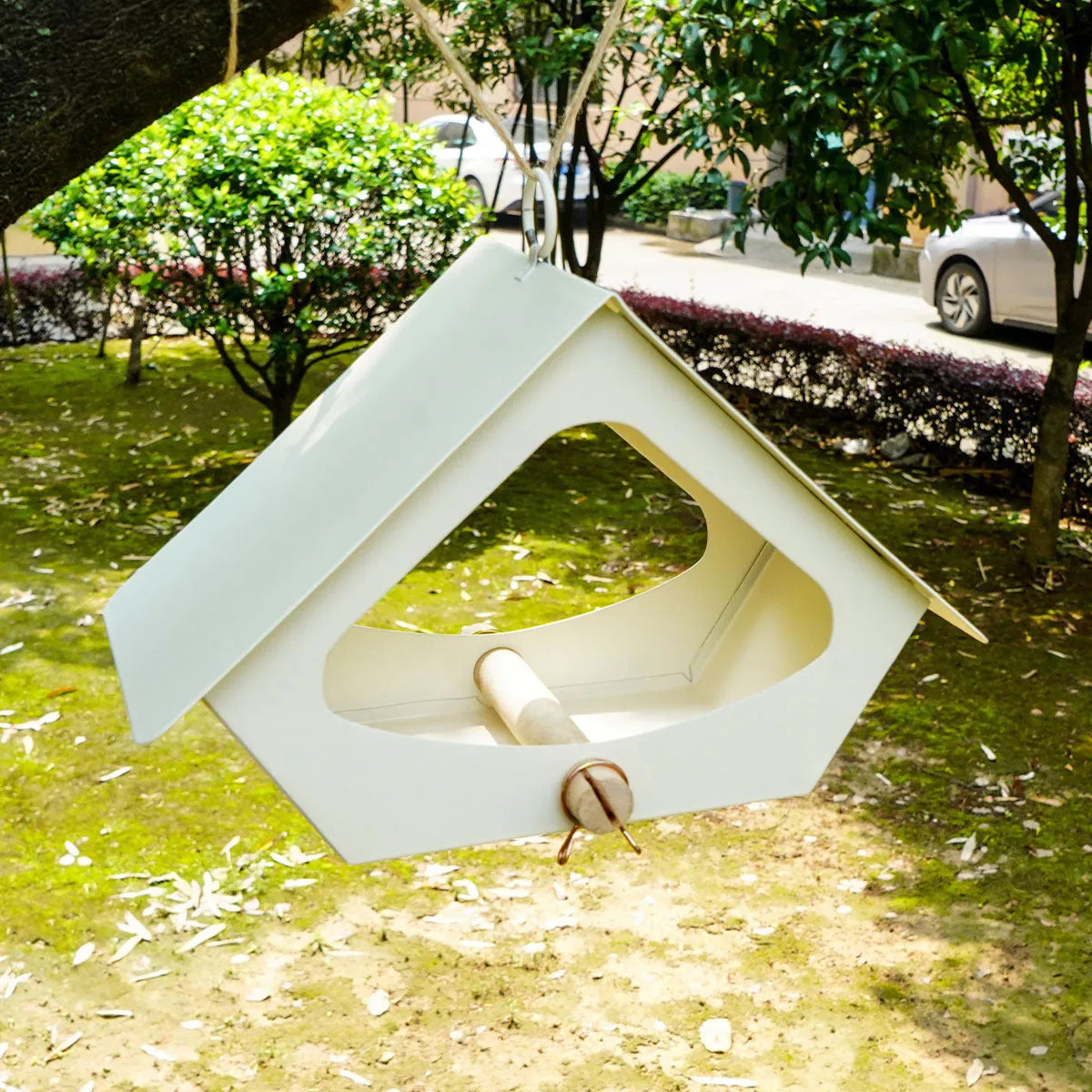 European-style simple iron bird feeder with anti-rain roof for garden hanging.