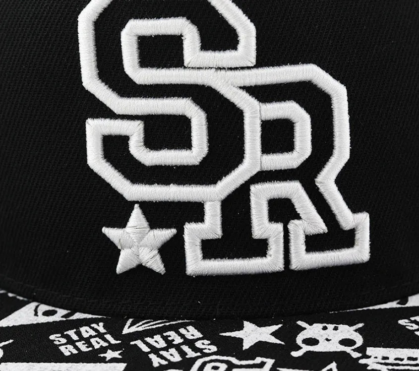 Adjustable cotton baseball hat with letter embroidery in black or white colours