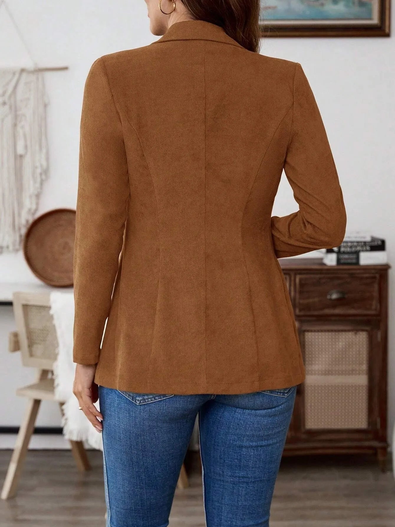 Brown men's single-breasted casual blazer with lapel collar and long sleeves on a hanger.