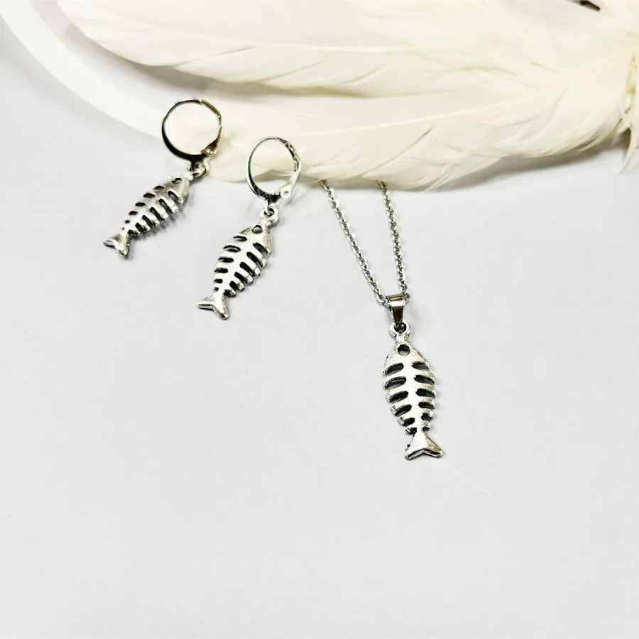 Fishbone motif pendant necklace with matching earrings on adjustable O-shaped alloy chain