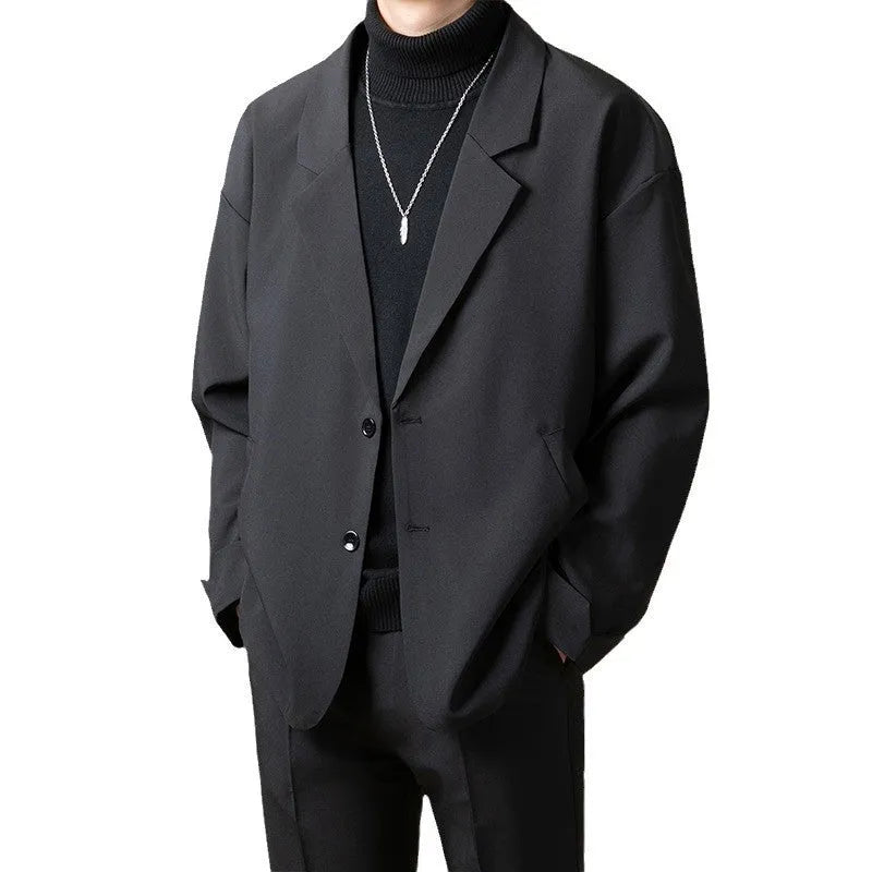 Men wearing a loose fit black chemical fiber blend suit jacket with long sleeves and light business style