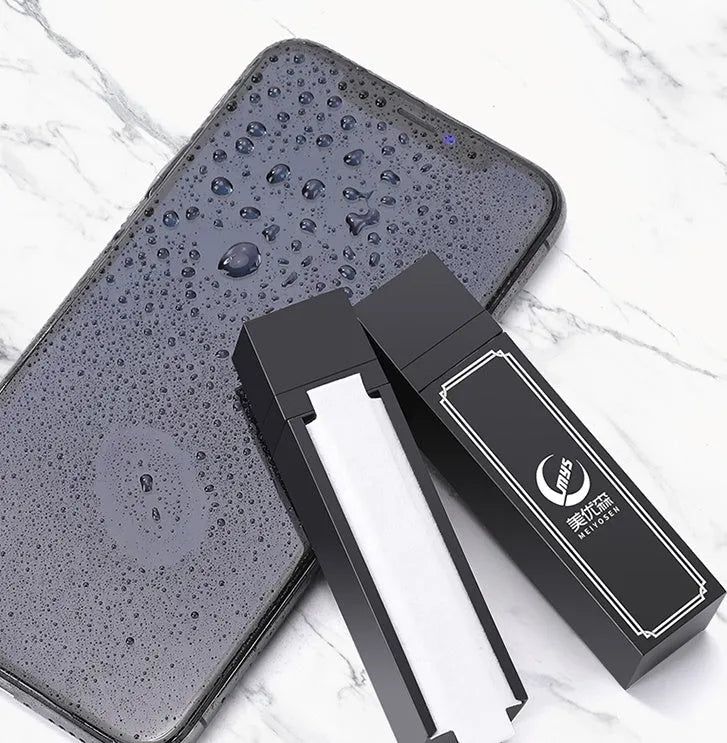 Black portable case containing 40 disposable mobile phone screen cleaner wipes.