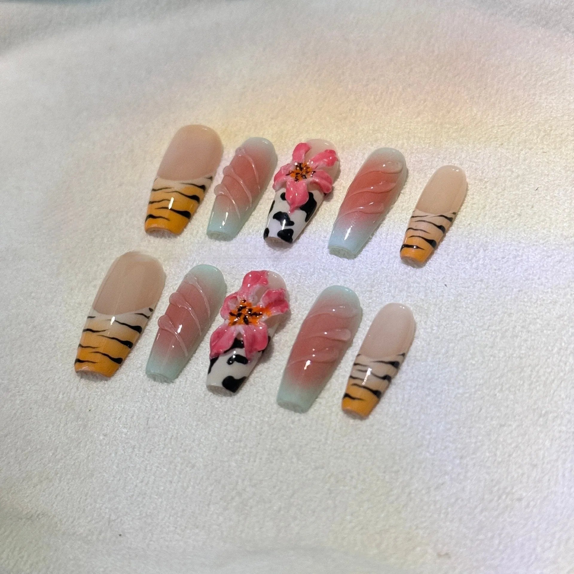 Zebra pattern nail art set with hand-carved lilies, floral and leopard prints in sizes XS, S, M, L.