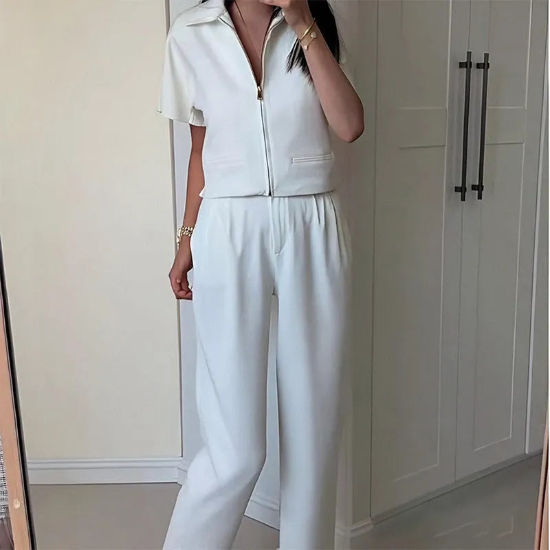 Loose-fit casual top with short sleeves in polyester fabric showing black, white, and yellow colour options