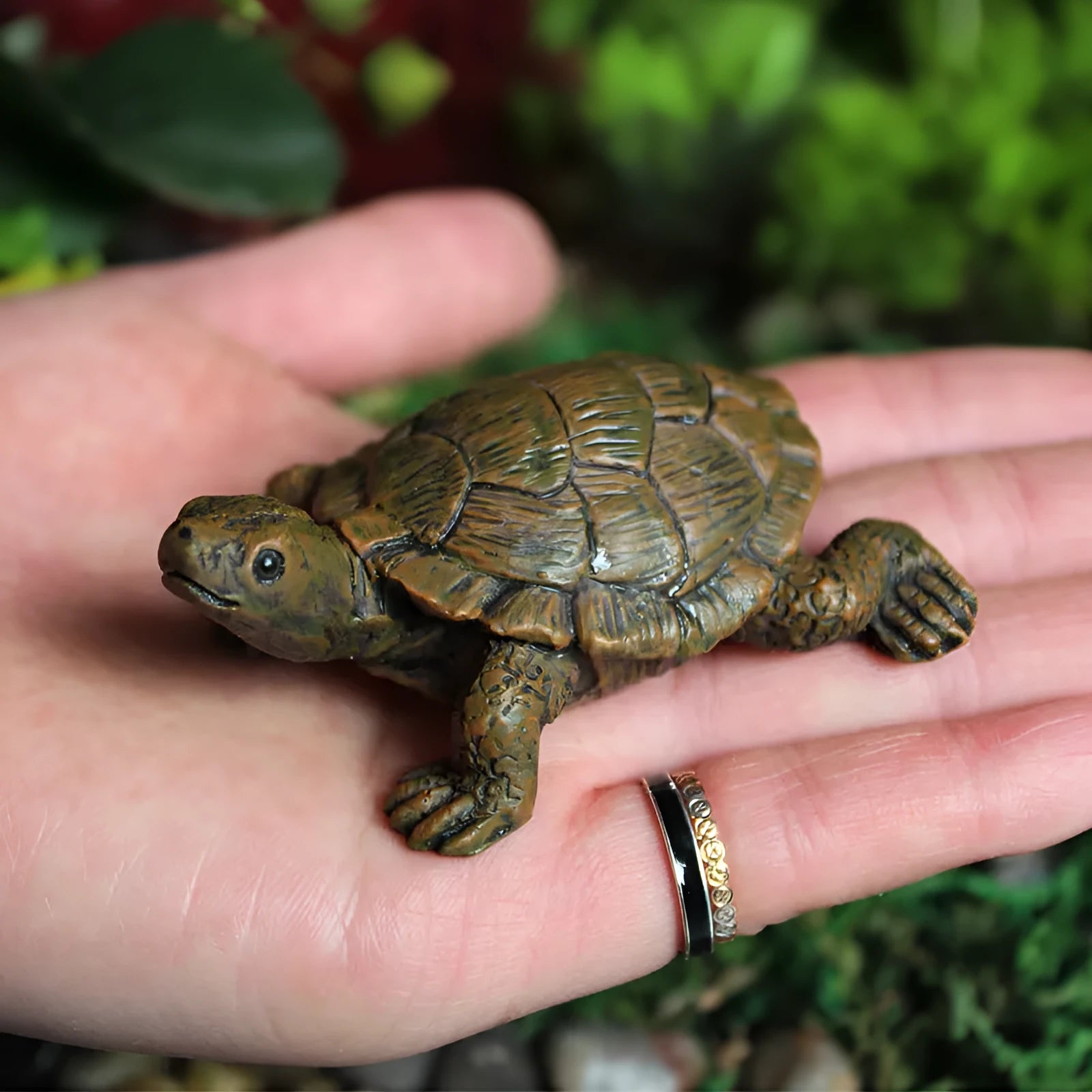 Resin turtle garden ornament with simulation design for landscaping decoration