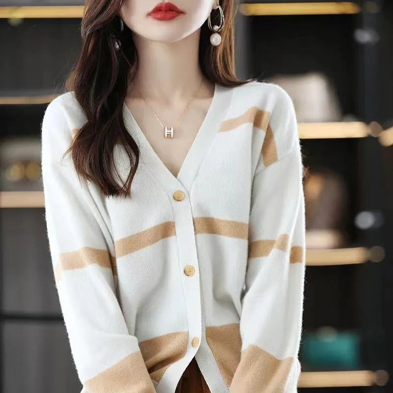 Women's V-neck knitted cardigan with 3D striped pattern in slim fit design