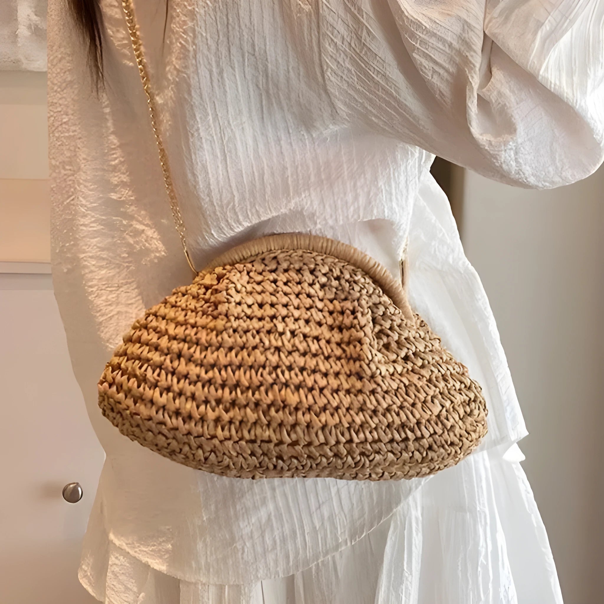 Khaki shell-shaped straw shoulder bag for women with chain detail and an internal zipper pocket.