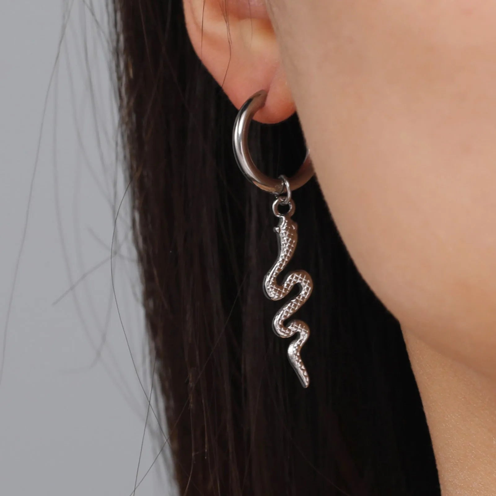 Gold plated stainless steel snake-shaped vintage clip earrings with animal modelling