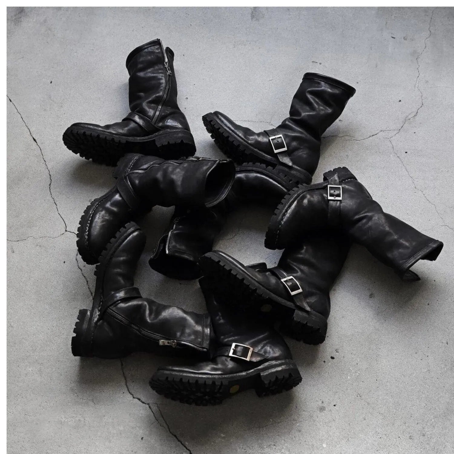 Men's black retro-style Martin boots with a side zip and round toe