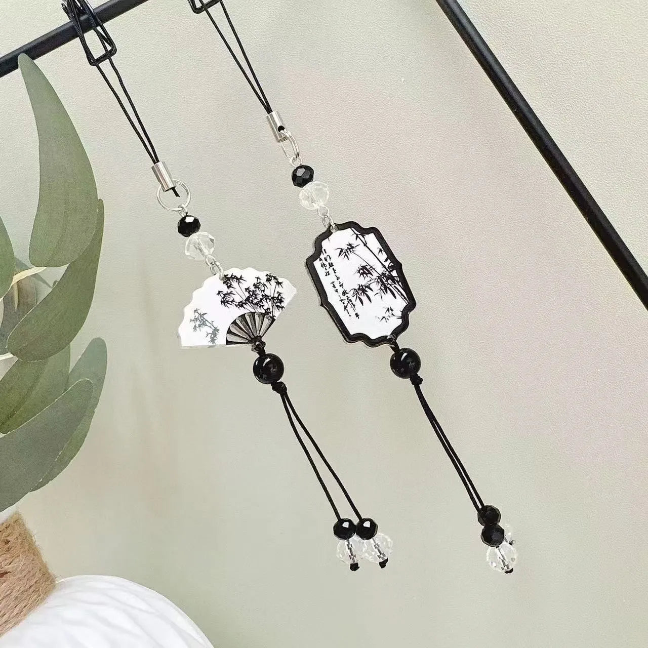 Guofeng style bead pendant keychain with plant and flower patterns in baked varnish finish