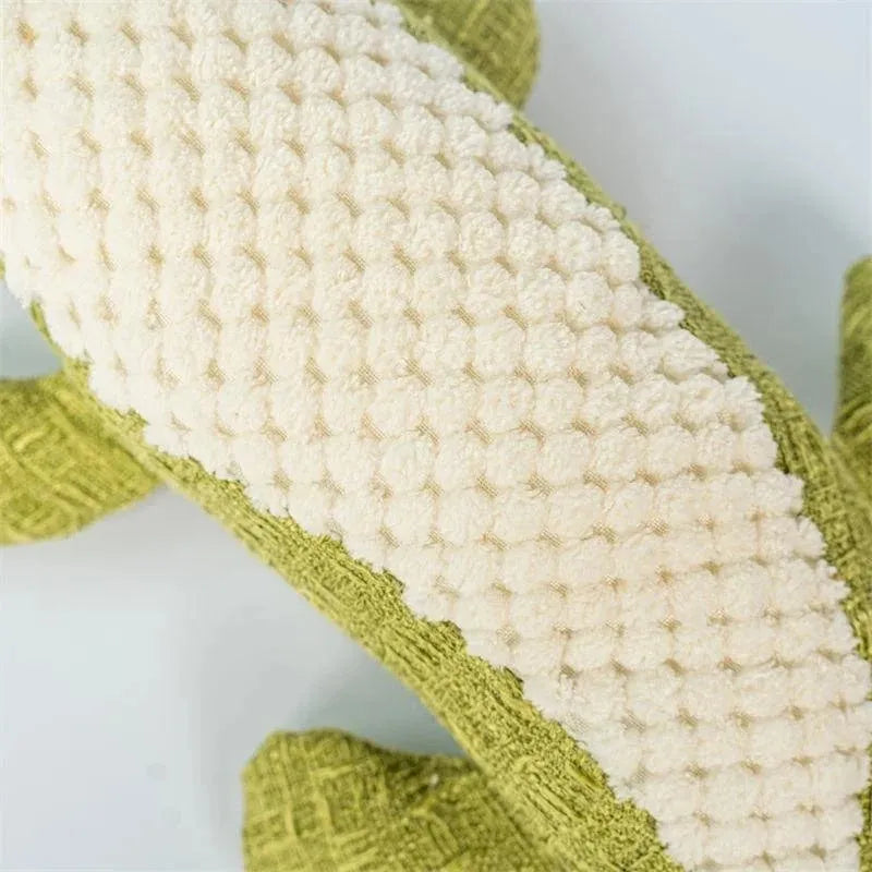 Plush corn-shaped pet toy with squeaker in blue, green, or red for chewing and grinding.