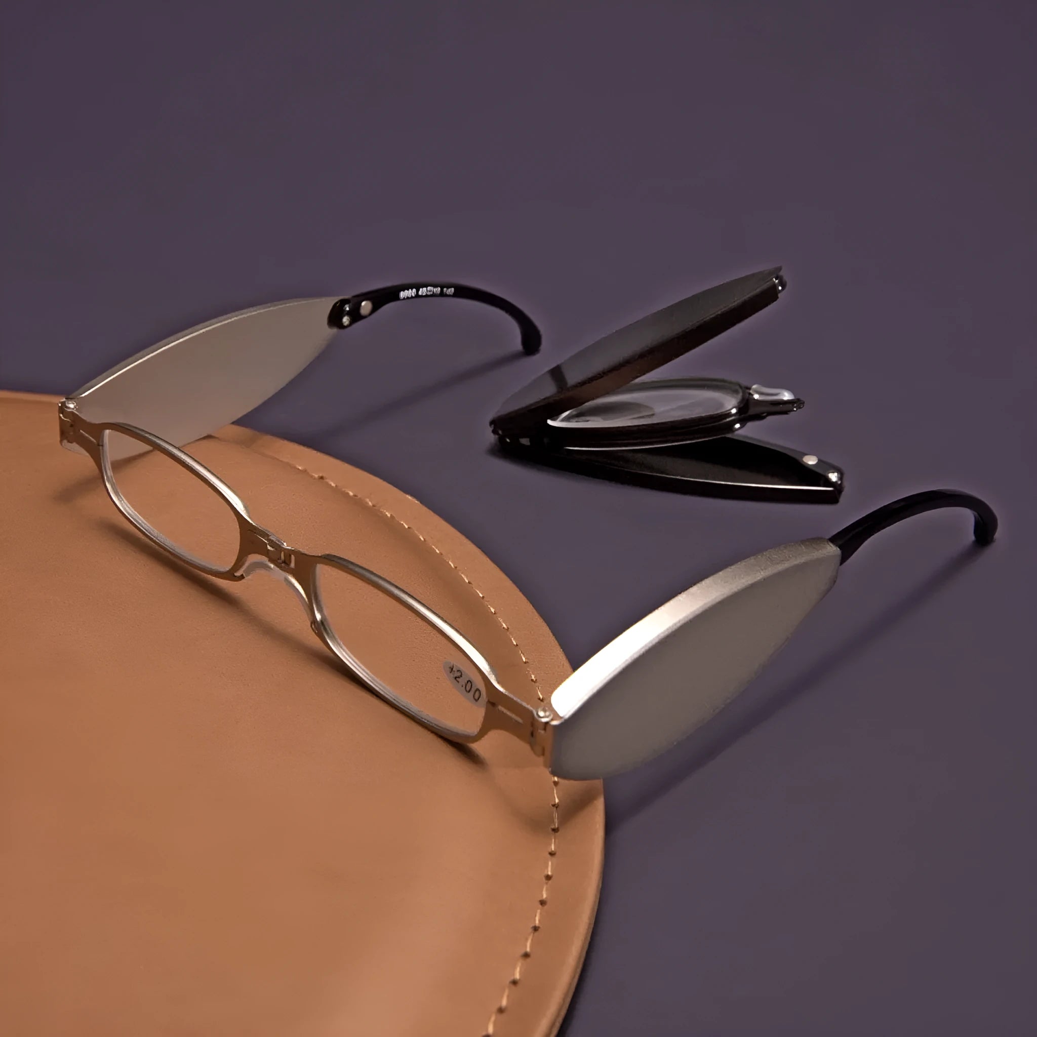 Retro folding pocket presbyopic glasses for men in black or silver frame with anti-fall design