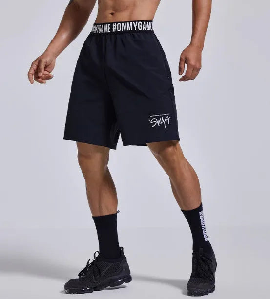Men's loose-fitting cropped sports shorts in breathable fabric with elastic waist
