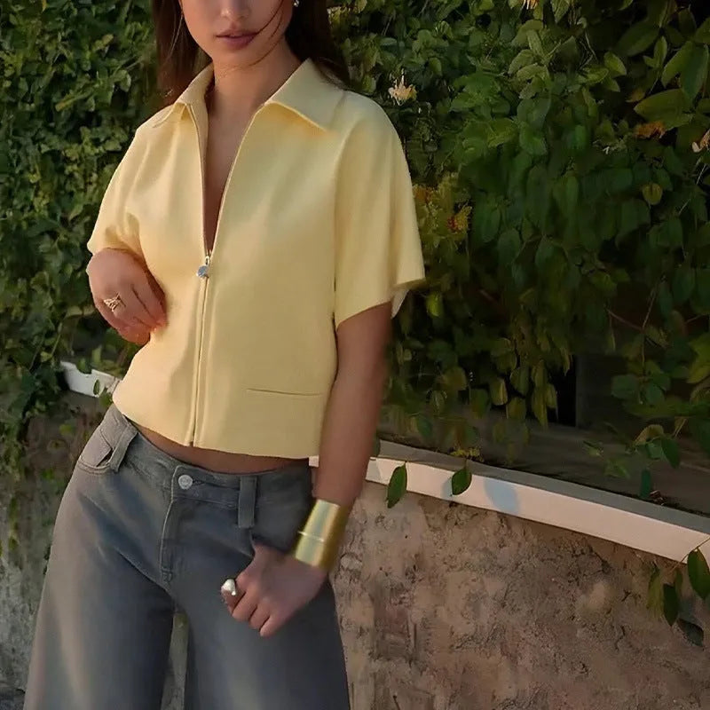 Loose-fit casual top with short sleeves in polyester fabric showing black, white, and yellow colour options