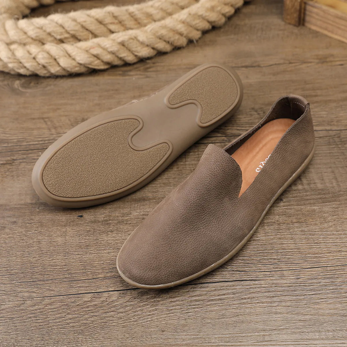 Handmade men's low-top casual shoes in khaki cowhide leather with wedge heel and rubber sole