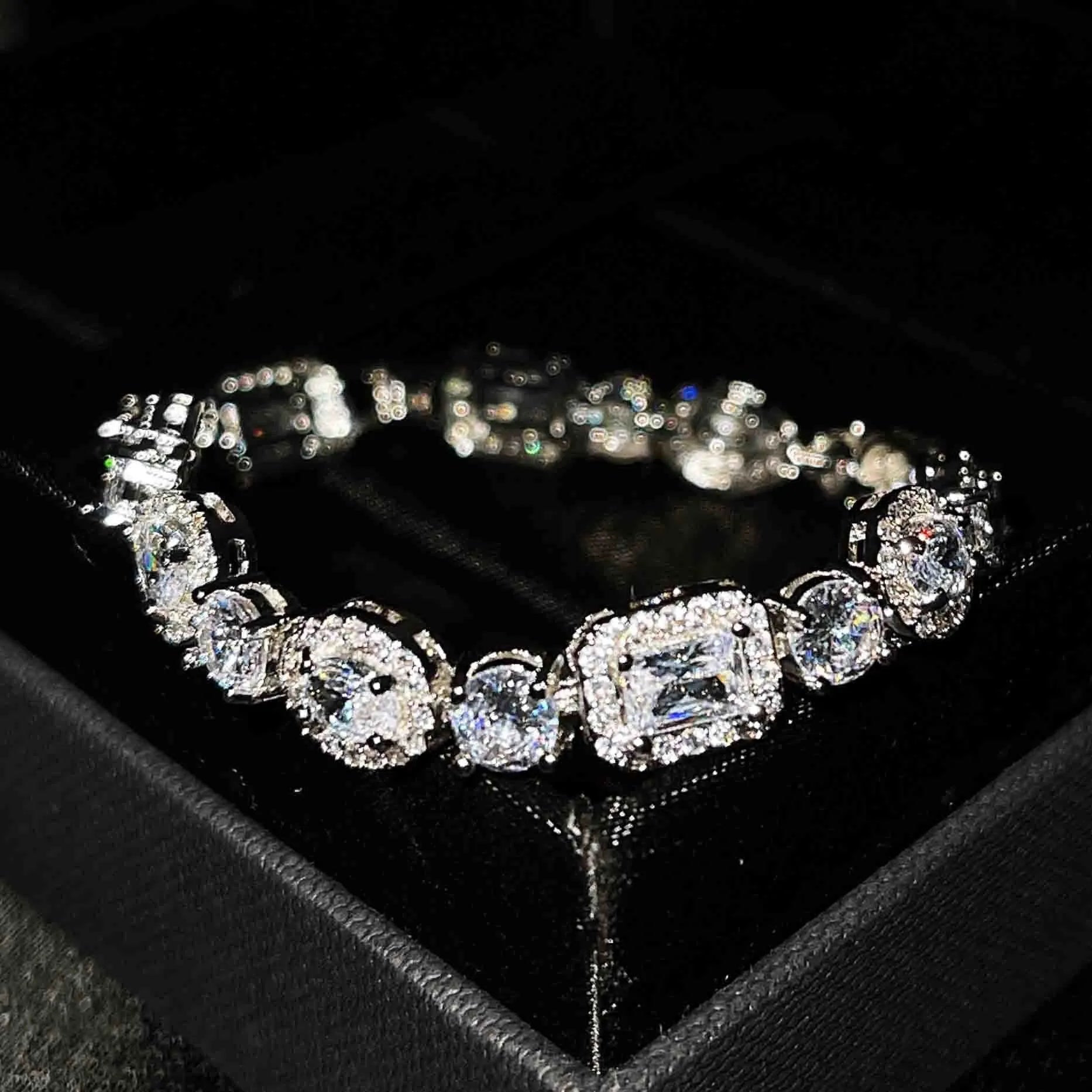 Women's S925 sterling silver-plated bracelet with zircon stones in geometry design