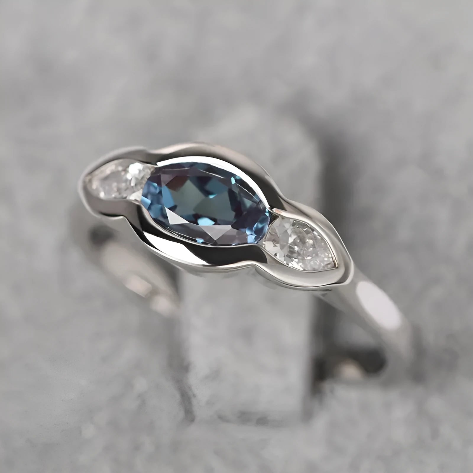 Women's geometric ellipse ring with inlaid zircon stone in white gold colour
