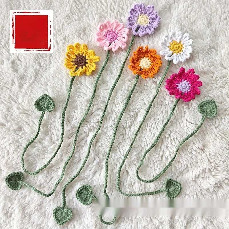Hand-crocheted milk cotton bookmark with flexible wire and Little Daisy design in various colour tones