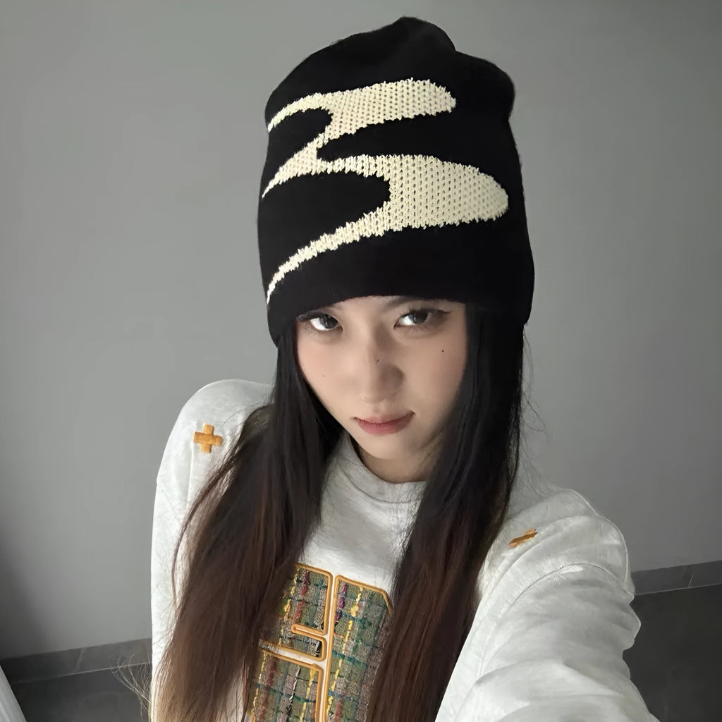Unisex acrylic knitted beanie hat in black, available in gray and white, sized M for 56-58 cm head circumference.
