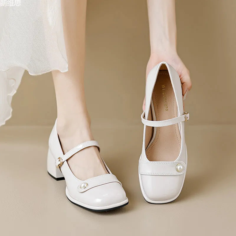 Women's chunky heel ankle strap pumps with buckle fastening in patent leather, square toe design