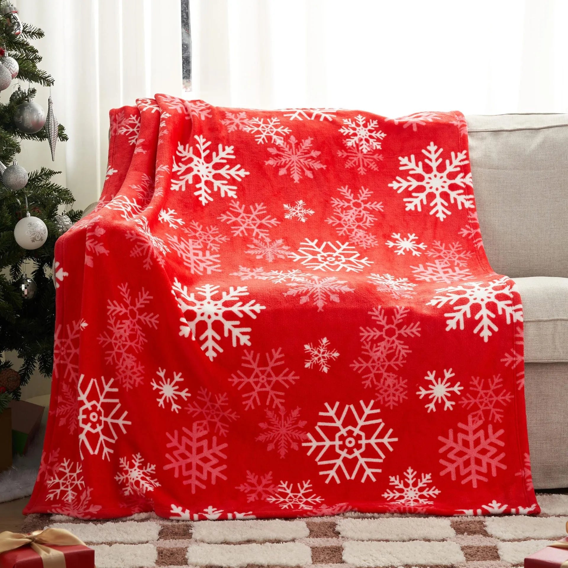 Polyester fibre Christmas blanket in American style with soft flannel texture in various sizes