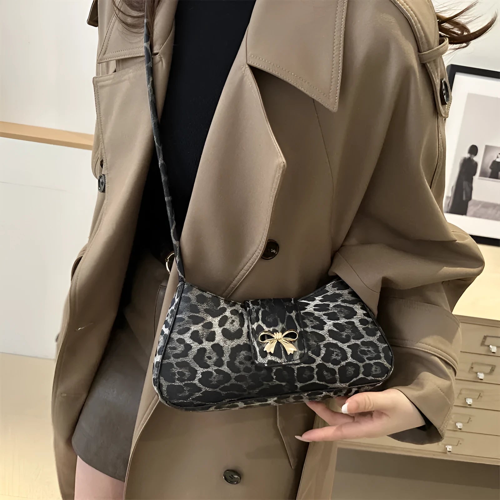 Women's casual PU leather shoulder bag in black with sandwich pocket, 27cm length