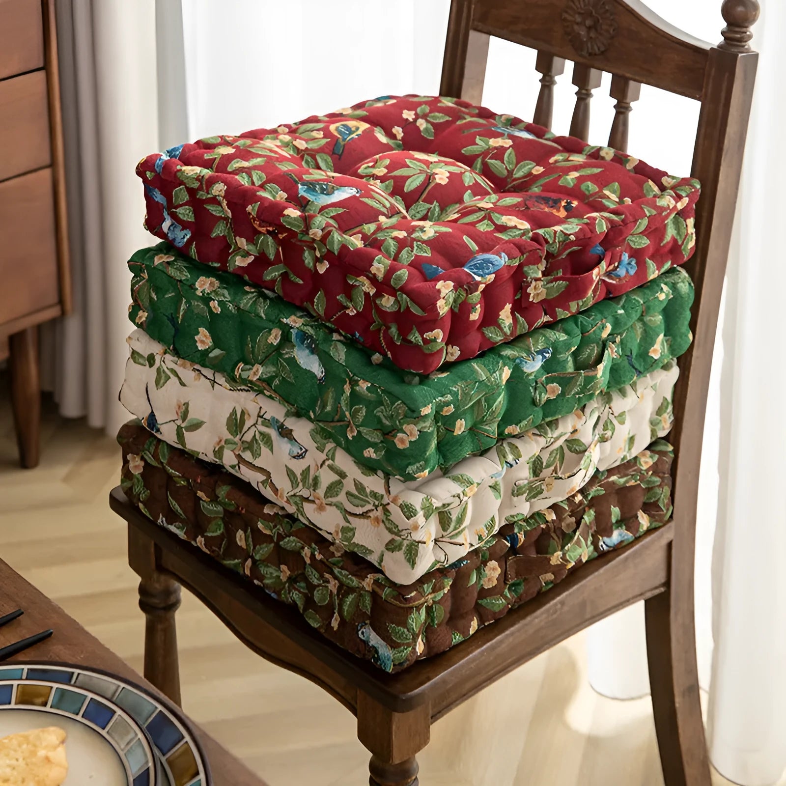 American style dining chair cushion with decorative plant pattern, 40x40x8cm dimensions