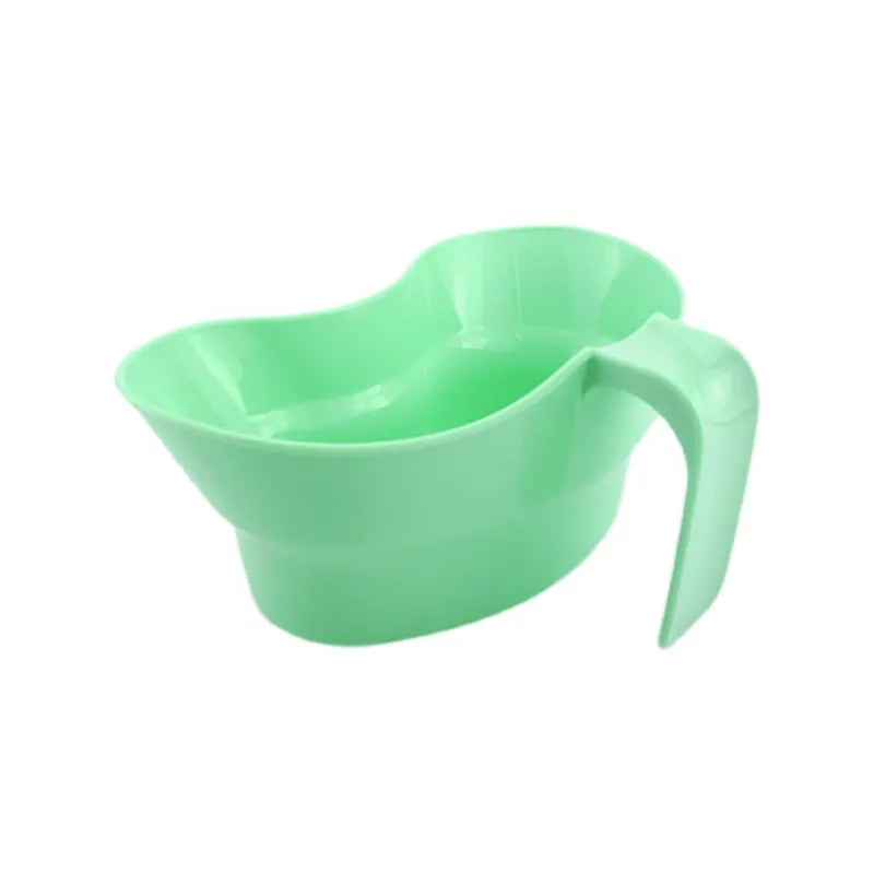 Green plastic gargle cup for bedridden elderly nursing care