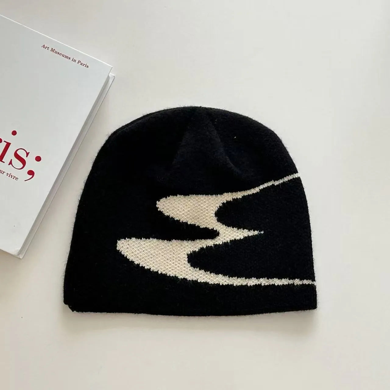 Unisex acrylic knitted beanie hat in black, available in gray and white, sized M for 56-58 cm head circumference.