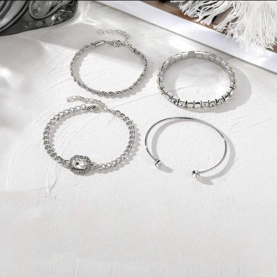 Geometric retro alloy jewellery four-piece set in gold or silver colour with square diamond designs