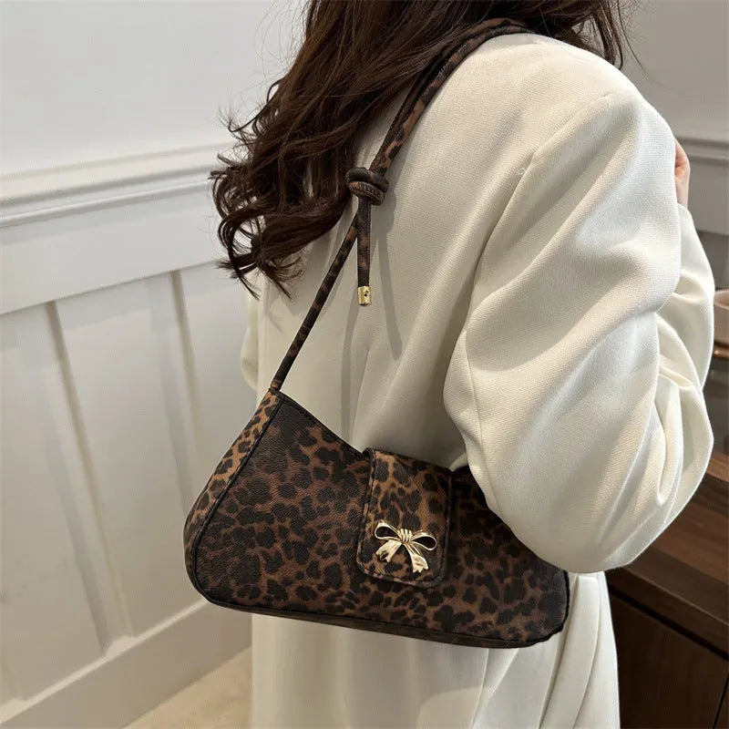 Women's casual PU leather shoulder bag in black with sandwich pocket, 27cm length