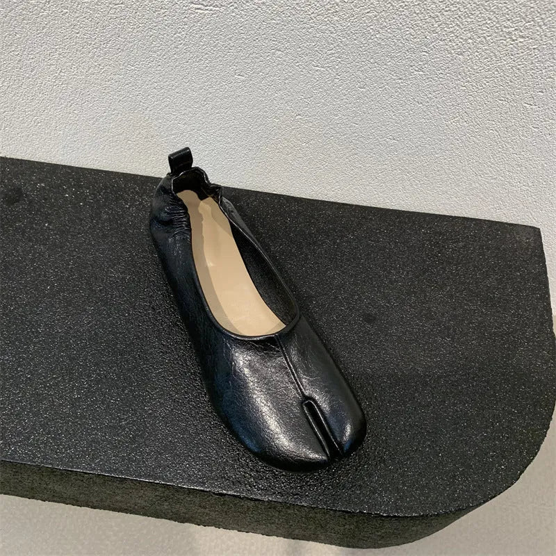 Women's split toe chunky heel pumps in black colour with round toe and low heel