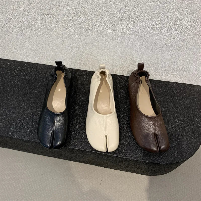 Women's split toe chunky heel pumps in black colour with round toe and low heel