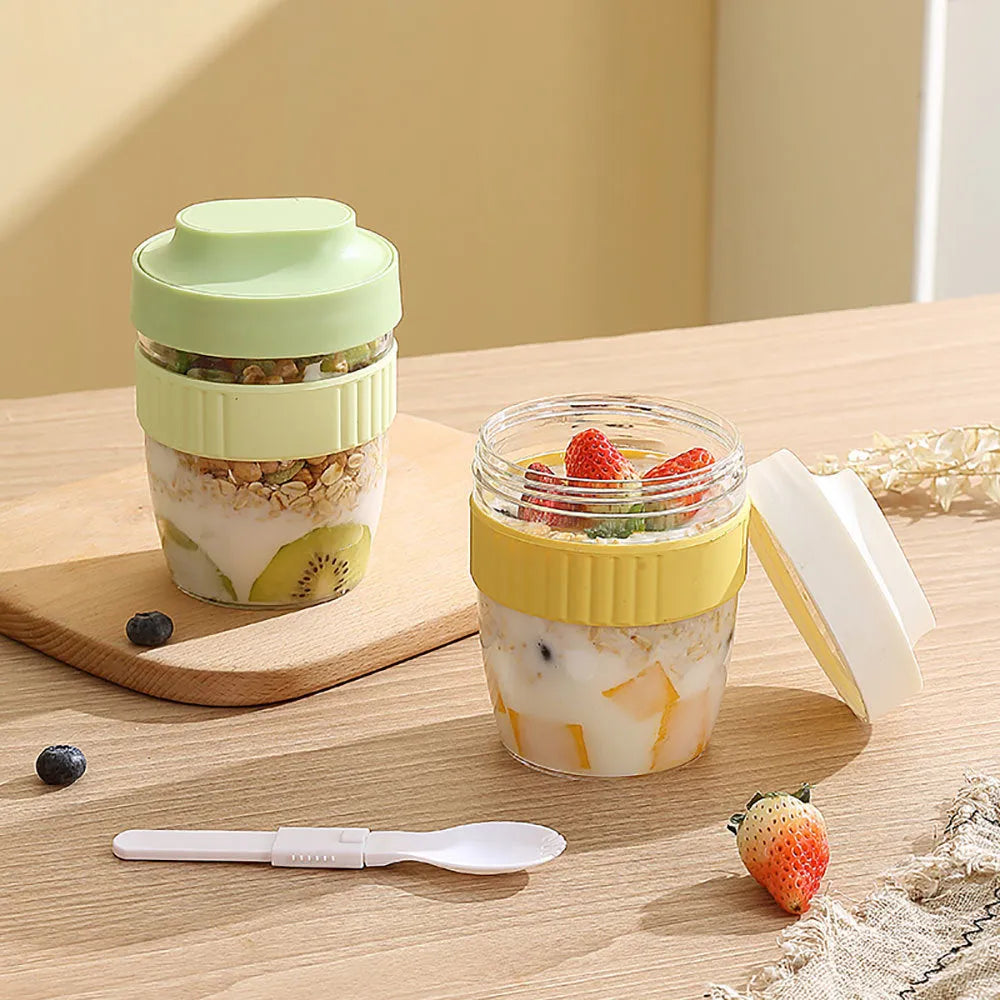 Green plastic salad cup with airtight lid and spoon, 570ml capacity