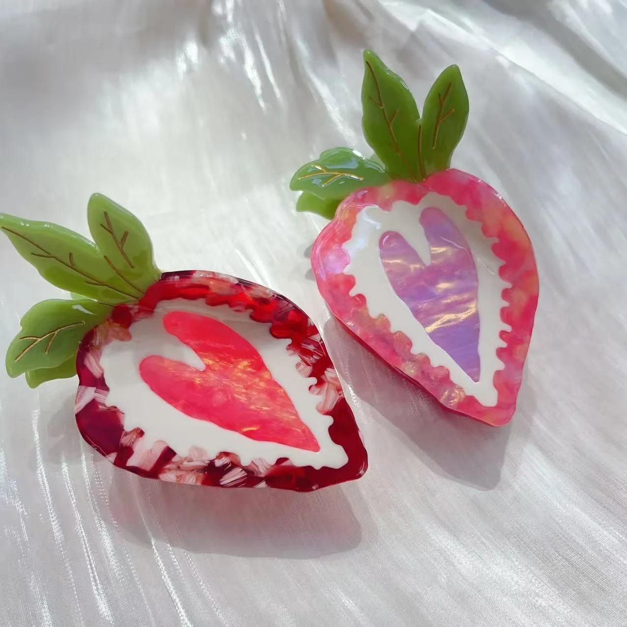 Handmade strawberry hair clip for girls in red or pink pastoral style.