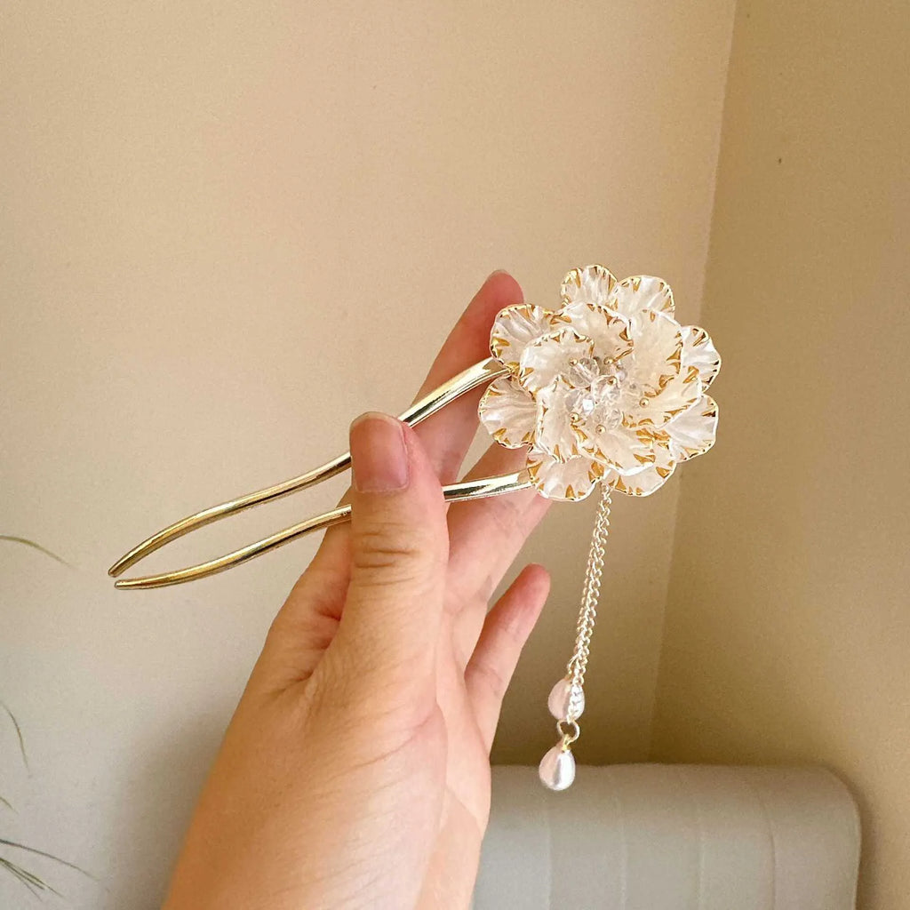 Purple and white retro U-shaped hairpin with peony flower and tassel decorations