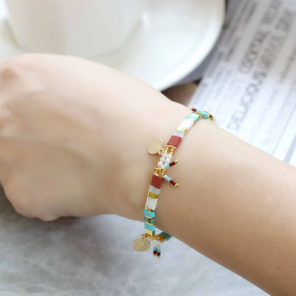 Women's handcrafted imitation pearl bracelet with glass coloured beads in European-American design