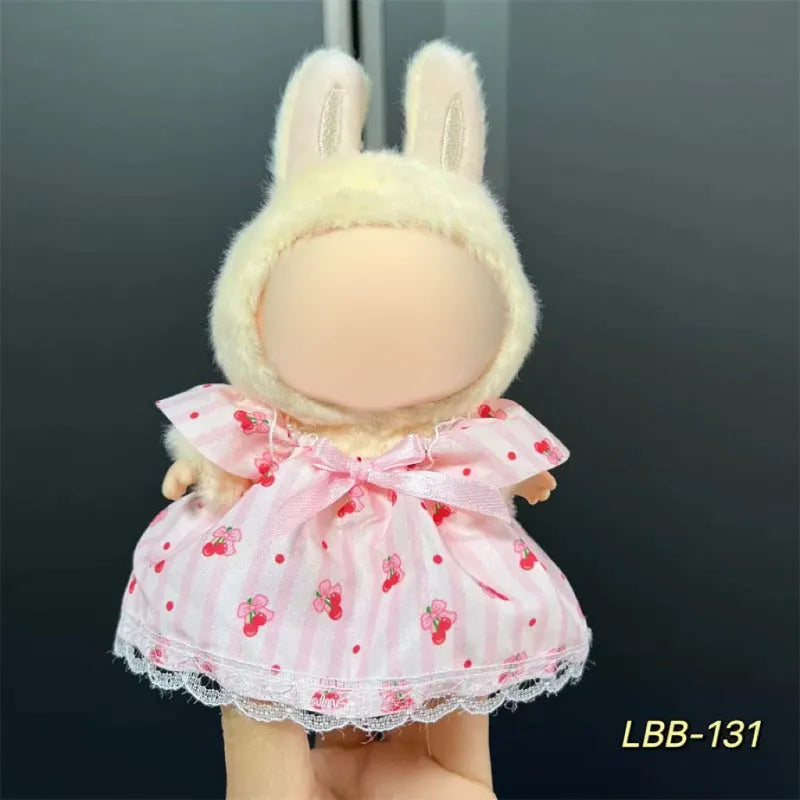 Plastic doll clothes costume for a 17cm high vinyl figurine