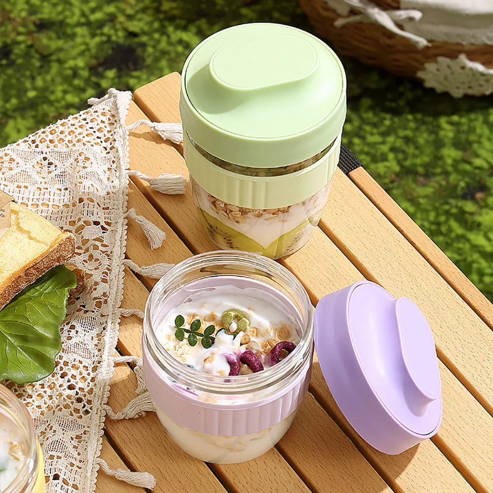 Green plastic salad cup with airtight lid and spoon, 570ml capacity