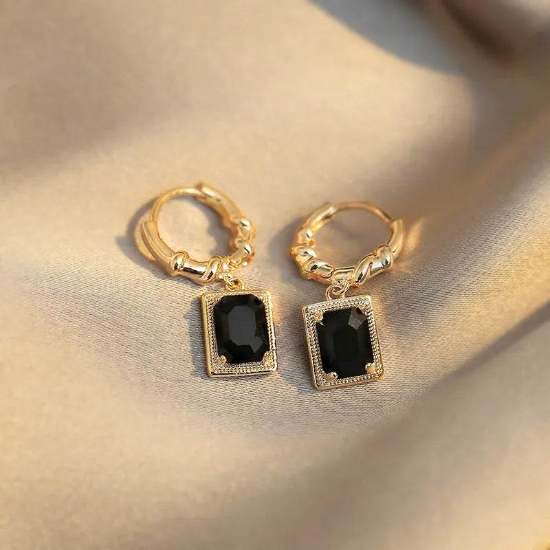 A pair of black geometric quadrilateral copper earrings with a French court retro design.