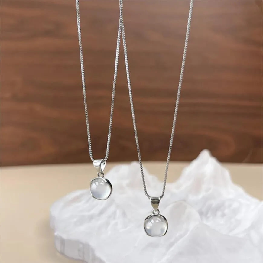 Women's Korean-style oval pendant necklace with artificial crystal geometric design on adjustable mixed material chain