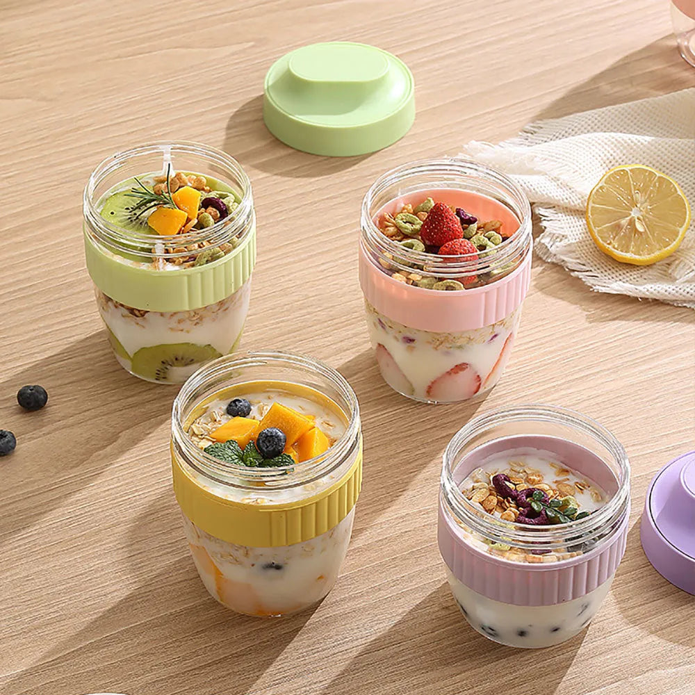 Green plastic salad cup with airtight lid and spoon, 570ml capacity