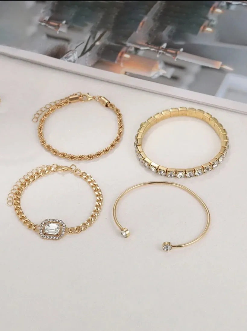 Geometric retro alloy jewellery four-piece set in gold or silver colour with square diamond designs