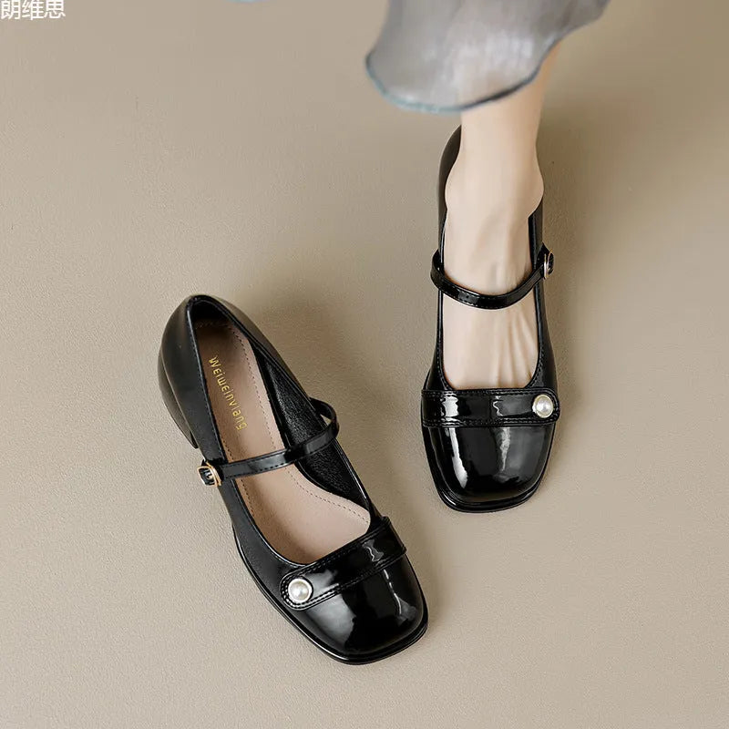 Women's chunky heel ankle strap pumps with buckle fastening in patent leather, square toe design