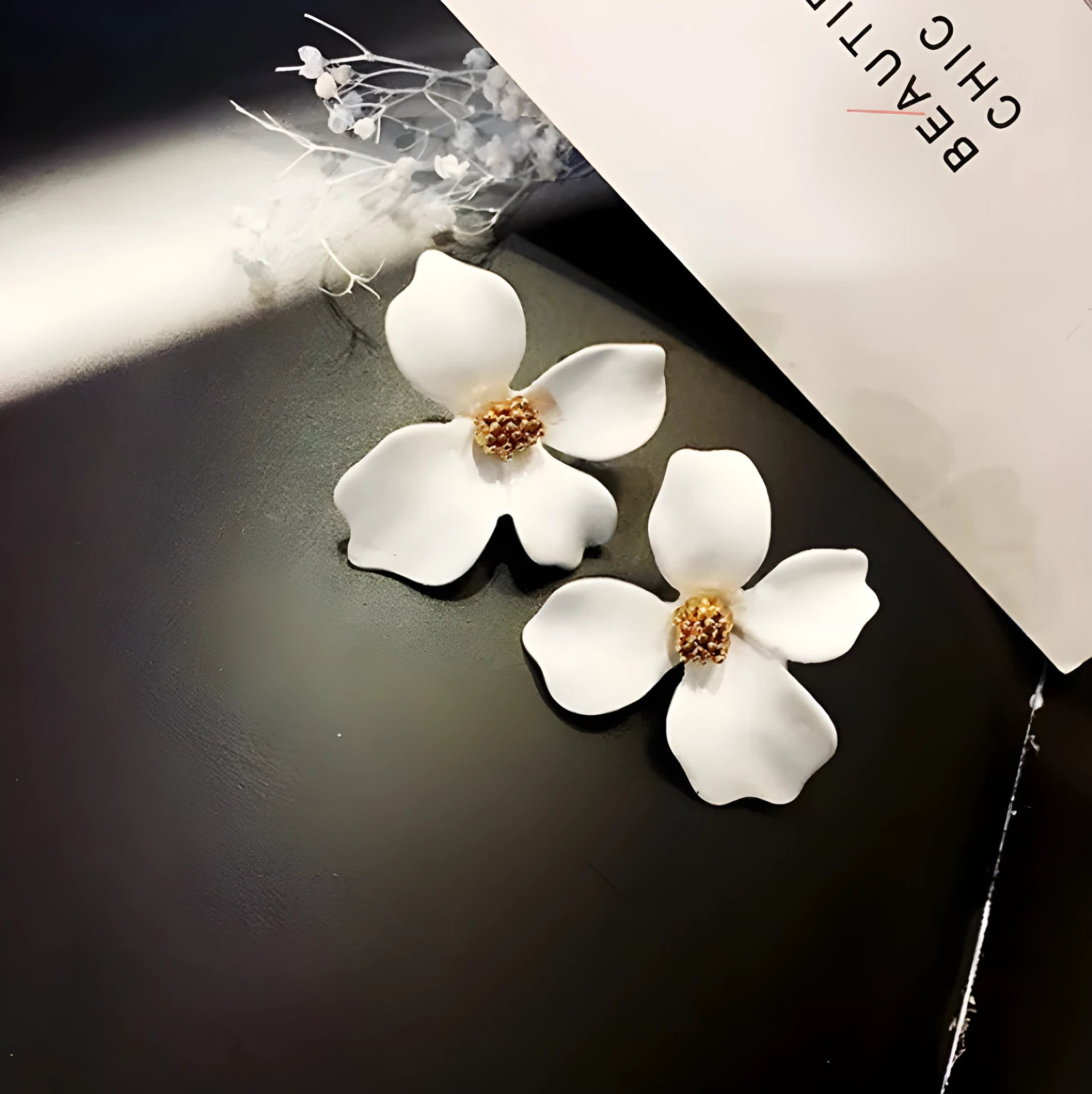 Flower-shaped alloy stud earrings for women in white or pink electroplated finish