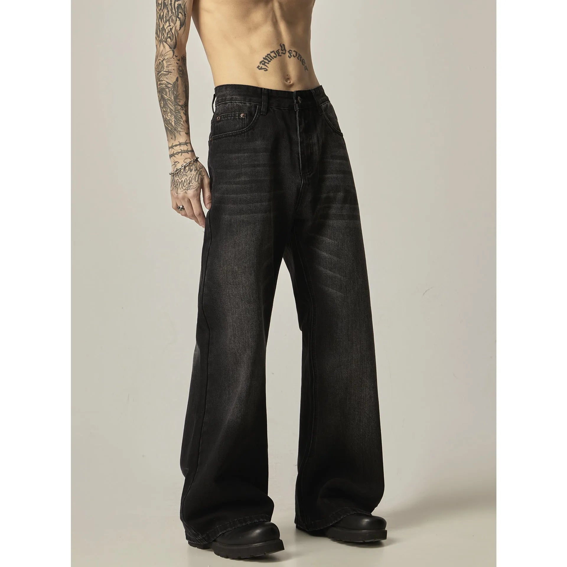 Black loose-fit straight-leg retro jeans with a zip fly on a neutral background.