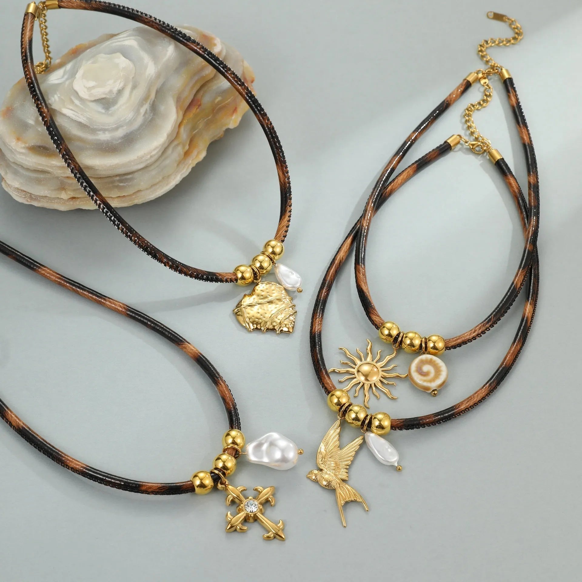 Leopard print geometric stainless steel necklace with gold electroplating on adjustable 41-50cm chain