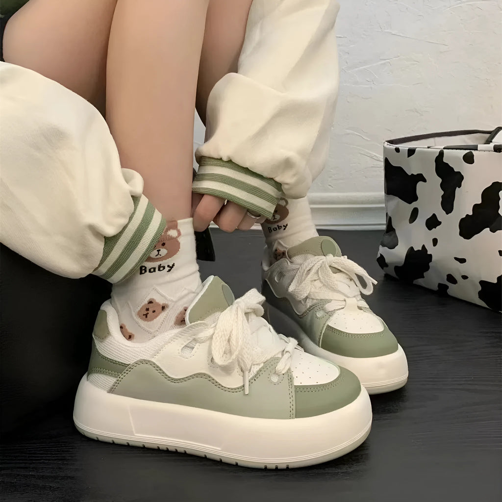 Women's green casual flat shoes with round toe and PU mesh upper